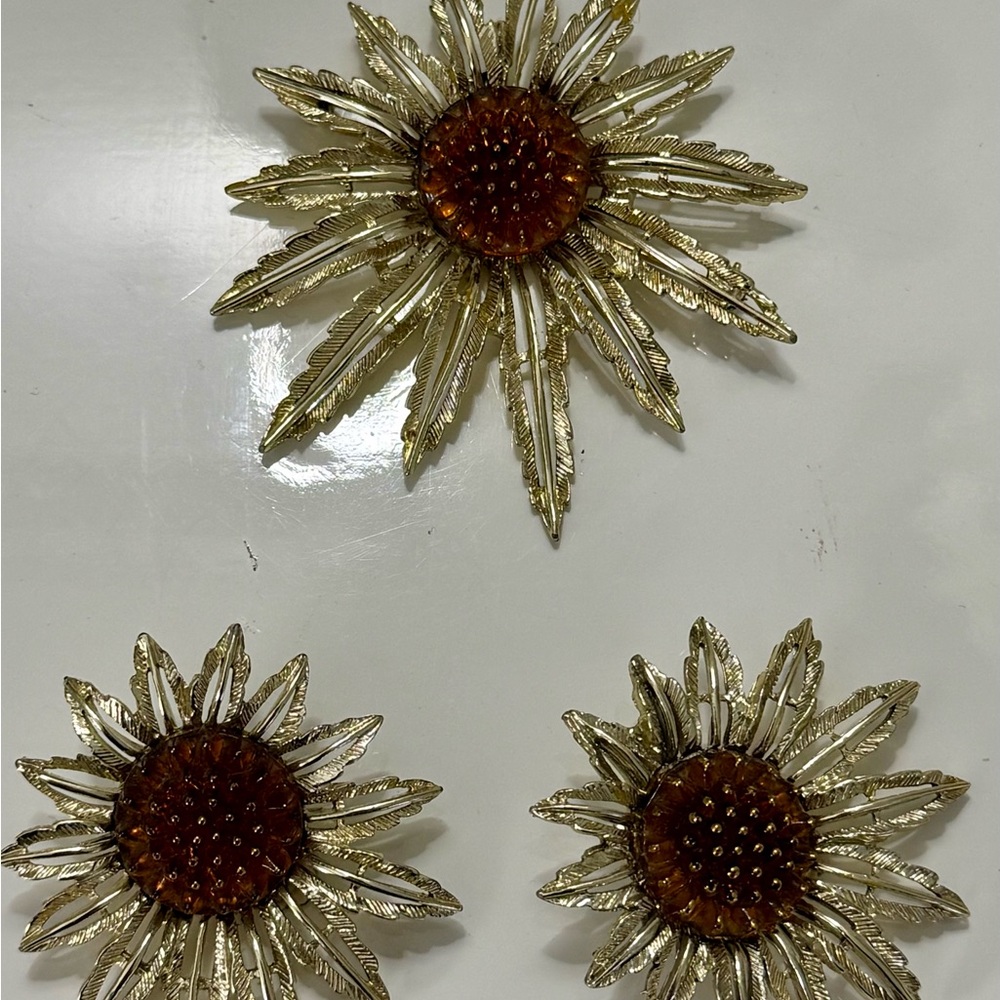 Sarah Coventry gold plated sunflower brooch and matching oversized clip earrings